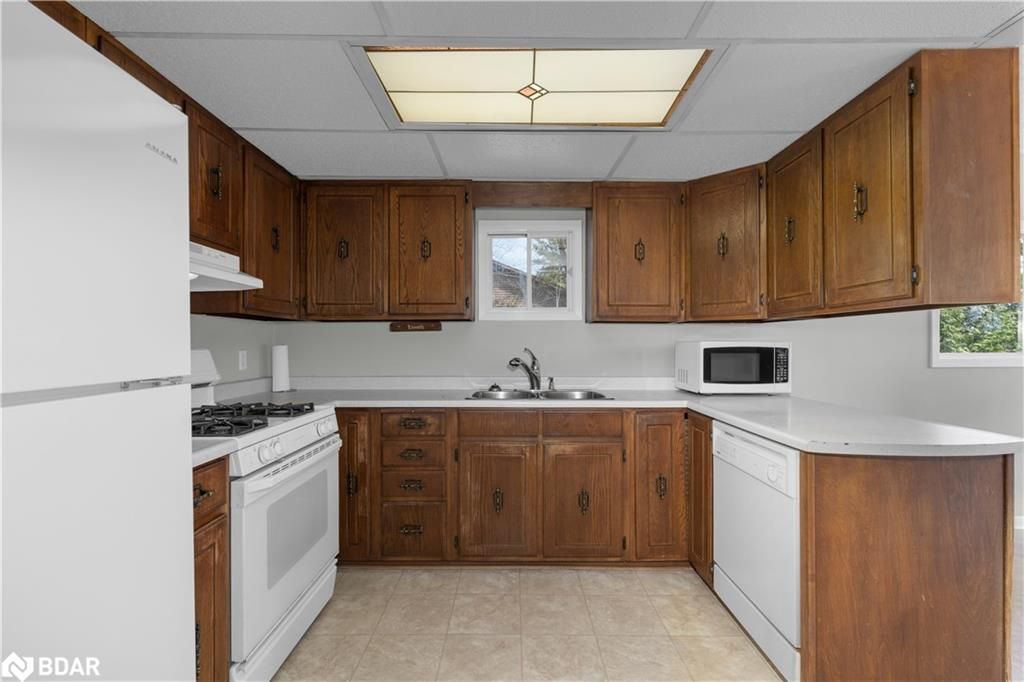 Single Family Residence sold at 1061 Sophers Landing Road, Kilworthy, ON, P0E 1G0 - Gravenhurst - MLS: 40389595