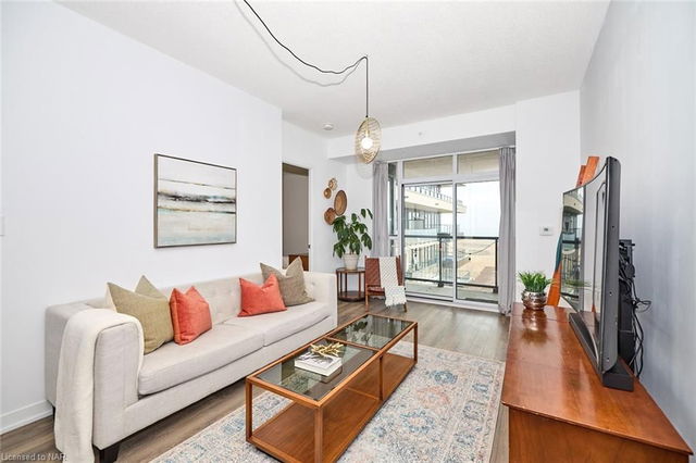 710 - 550 North Service Road
