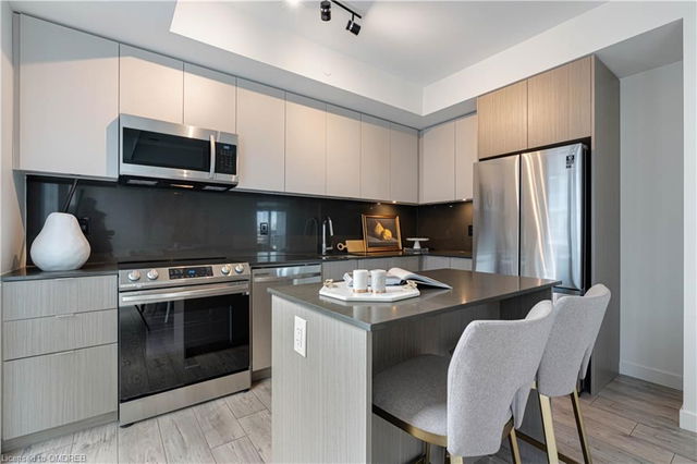 616 - 133 Bronte Road