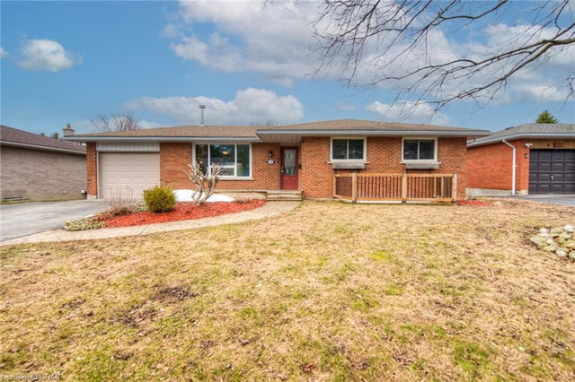 114 Applewood Crescent
