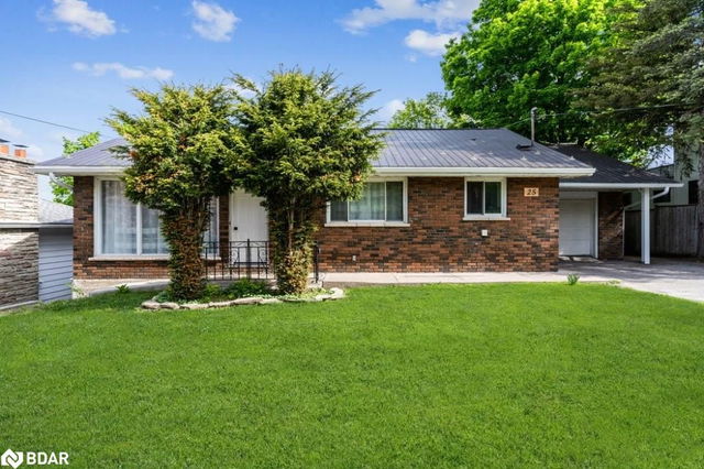25 Simcoe Street