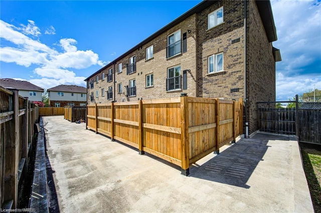 202 - 886 Golf Links Road