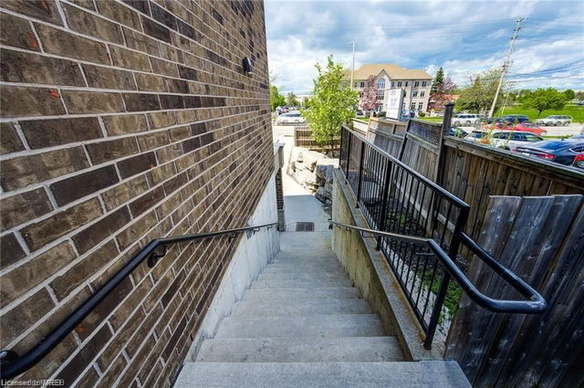 202 - 886 Golf Links Road