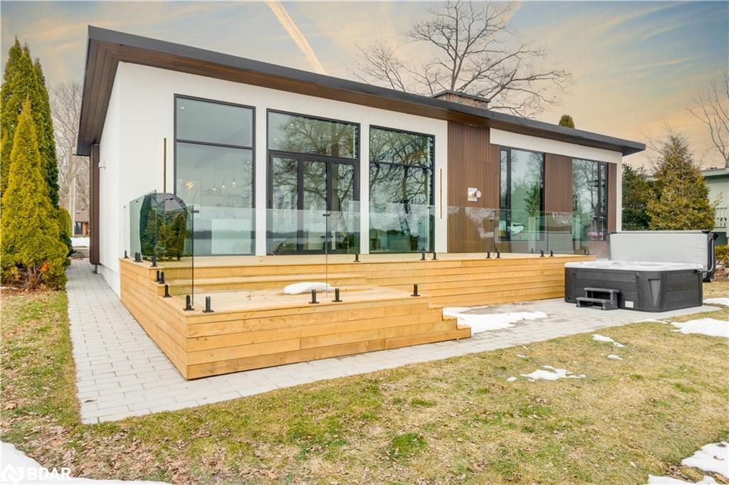 Single Family Residence sold at 655 Glen Crescent, Orillia, South Ward, L3V 6R2 - MLS: 40395741