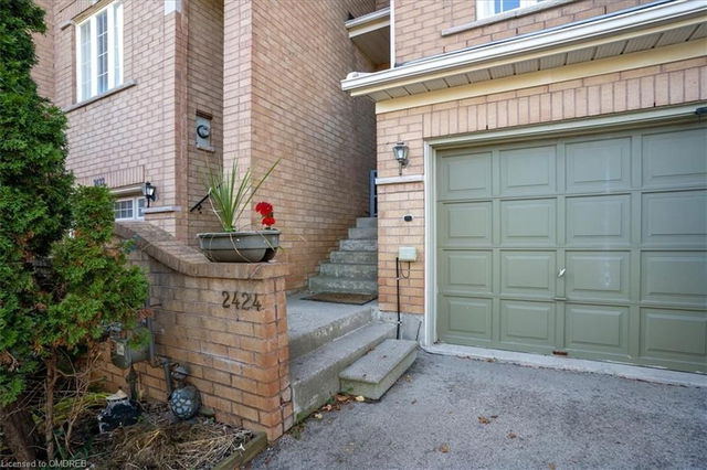 2424 Ravinebrook Crescent