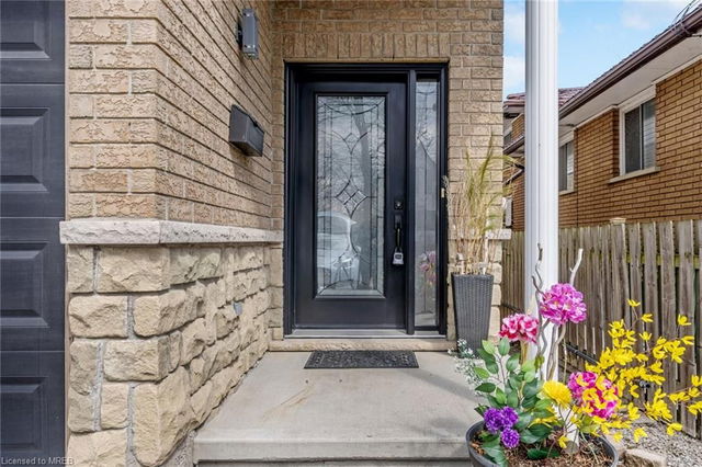20 Queensdale Avenue