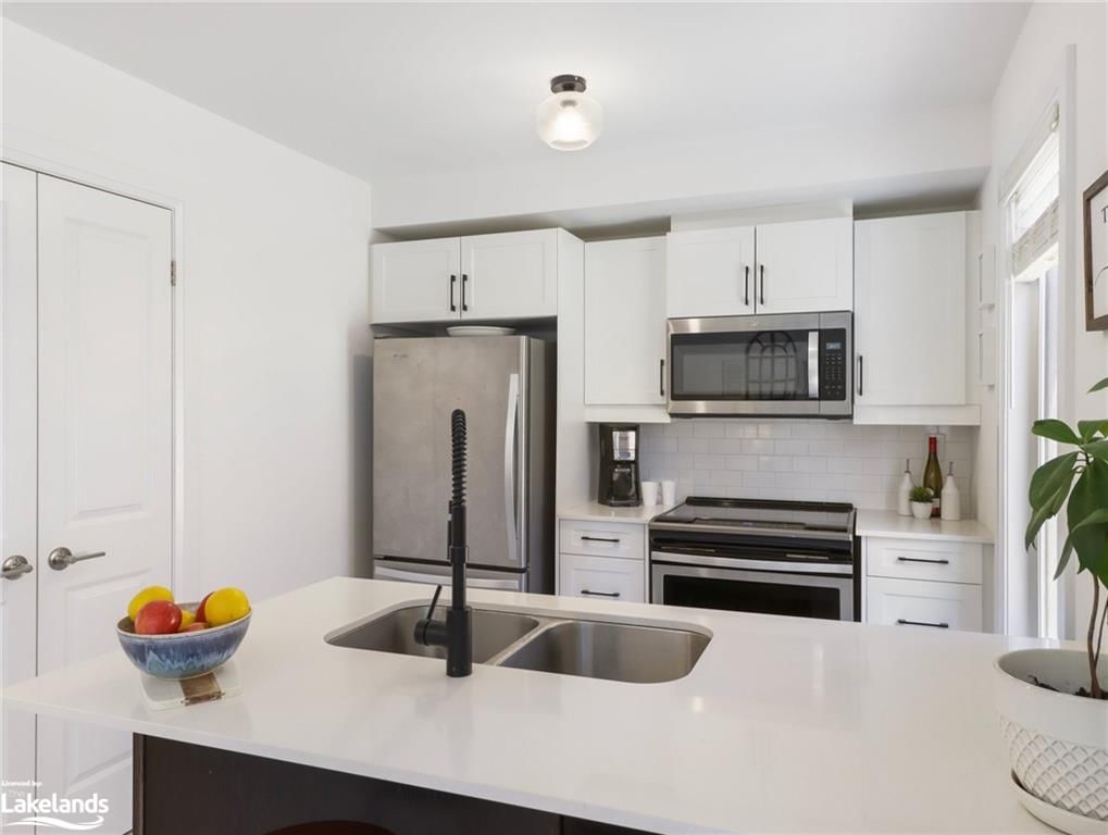 Row/Townhouse sold at 39 Brown Bear Street, Barrie, ON, L9J 0B1 - Holly - MLS: 40410366