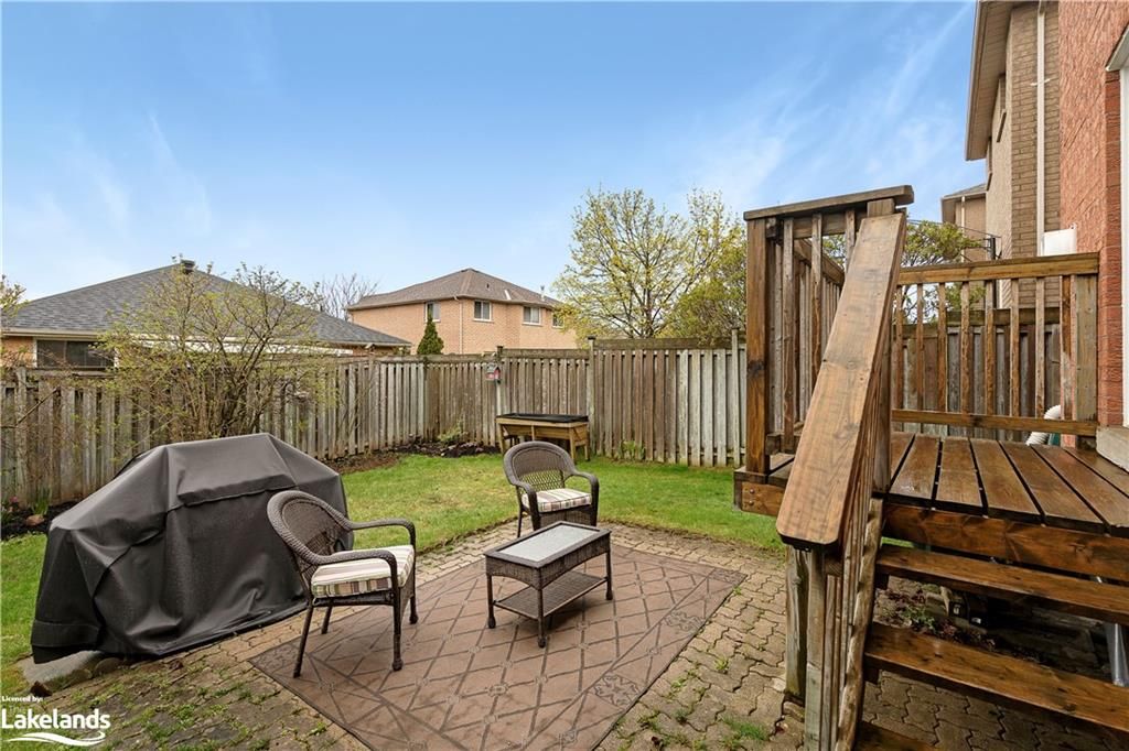 Row/Townhouse sold at 102 Bruce Crescent, Barrie, ON, L4N 8P4 - Innishore - MLS: 40414341