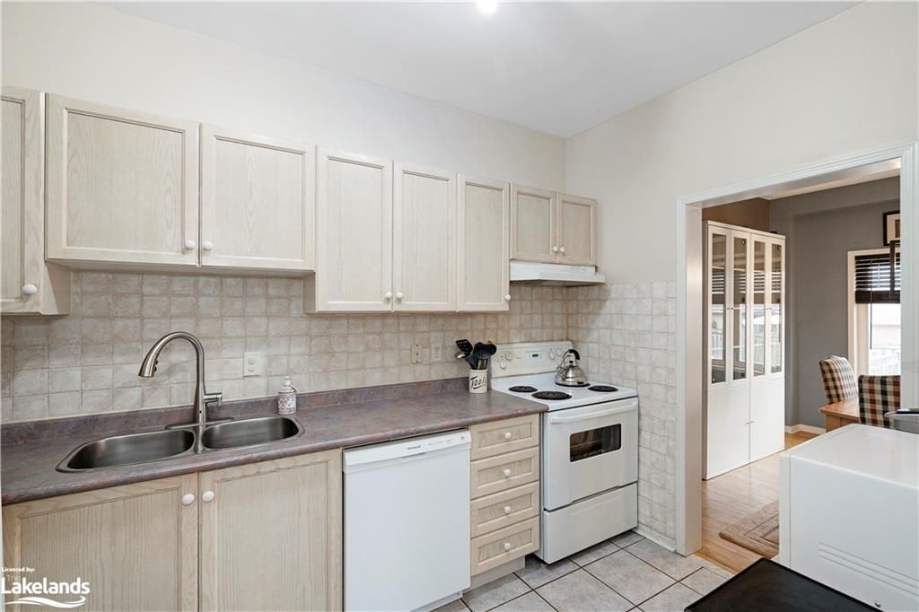 Row/Townhouse sold at 102 Bruce Crescent, Barrie, ON, L4N 8P4 - Innishore - MLS: 40414341