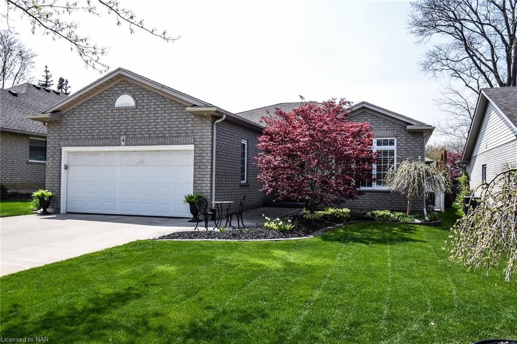 Single Family Residence sold at 4 Stonegate Place, Fonthill, ON, L0S 1E3 - Pelham St N. - MLS: 40417501