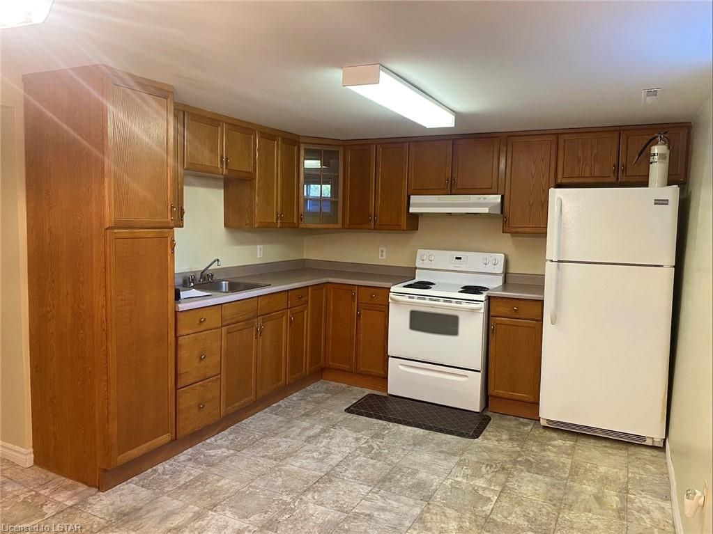 Single Family Residence leased at LOWER-712 Chester Street, London, ON, N6C 2K2 - South H - MLS: 40417613