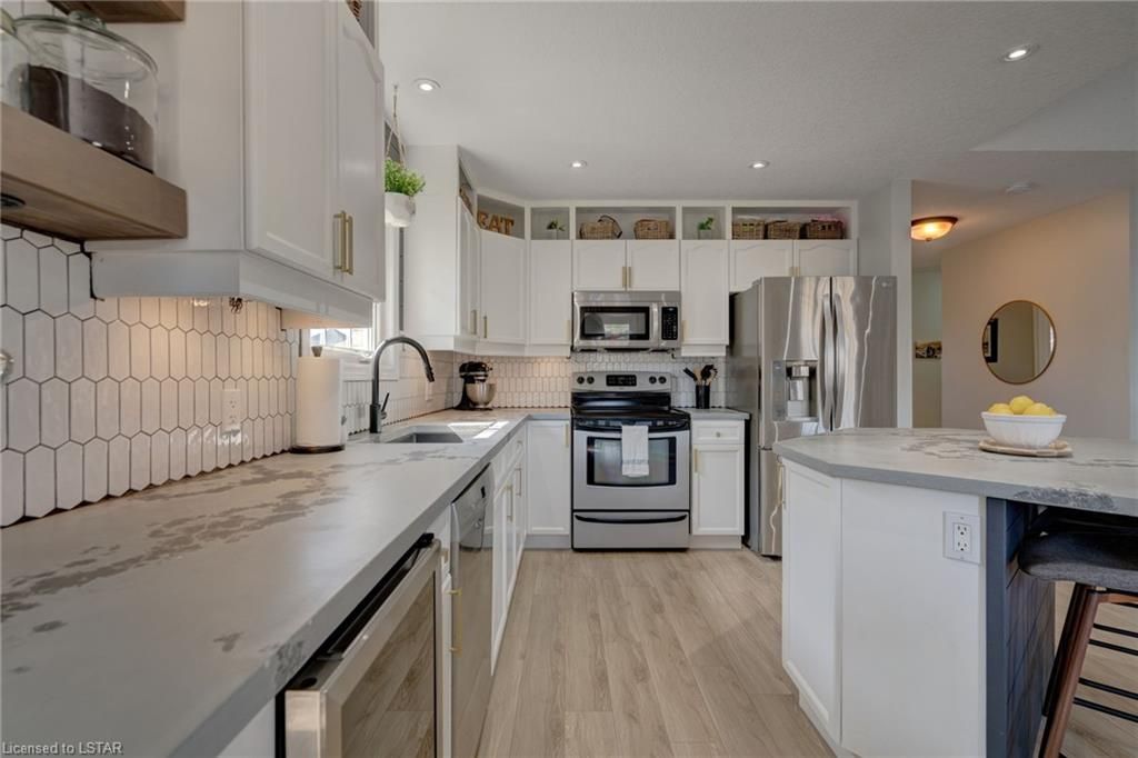 Single Family Residence sold at 292 Thorn Drive, Strathroy, ON, N7G 4E1 - Caradoc - MLS: 40419087