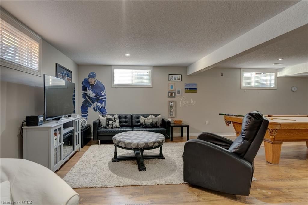 Single Family Residence sold at 292 Thorn Drive, Strathroy, ON, N7G 4E1 - Caradoc - MLS: 40419087
