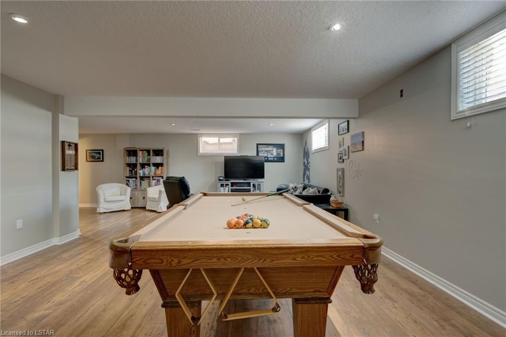 Single Family Residence sold at 292 Thorn Drive, Strathroy, ON, N7G 4E1 - Caradoc - MLS: 40419087
