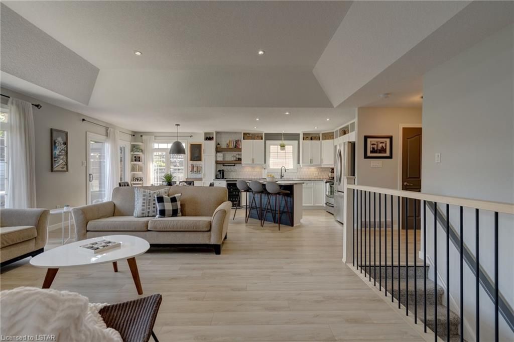 Single Family Residence sold at 292 Thorn Drive, Strathroy, ON, N7G 4E1 - Caradoc - MLS: 40419087