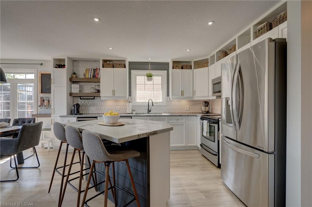 Single Family Residence sold at 292 Thorn Drive, Strathroy, ON, N7G 4E1 - Caradoc - MLS: 40419087