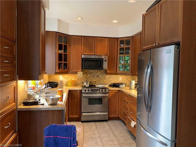 3953 Angus Walk