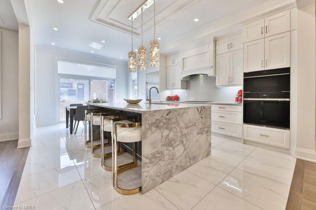1491 Lakeport Crescent