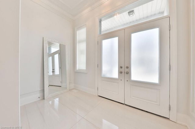 1491 Lakeport Crescent