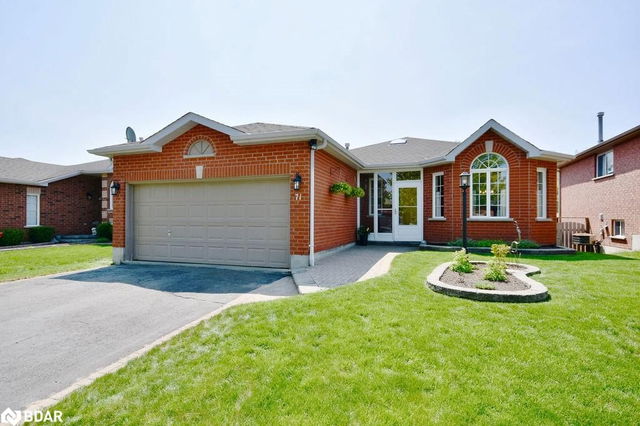 71 Silver Maple Crescent