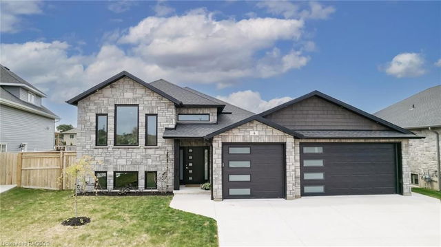 4 Lakefield Drive