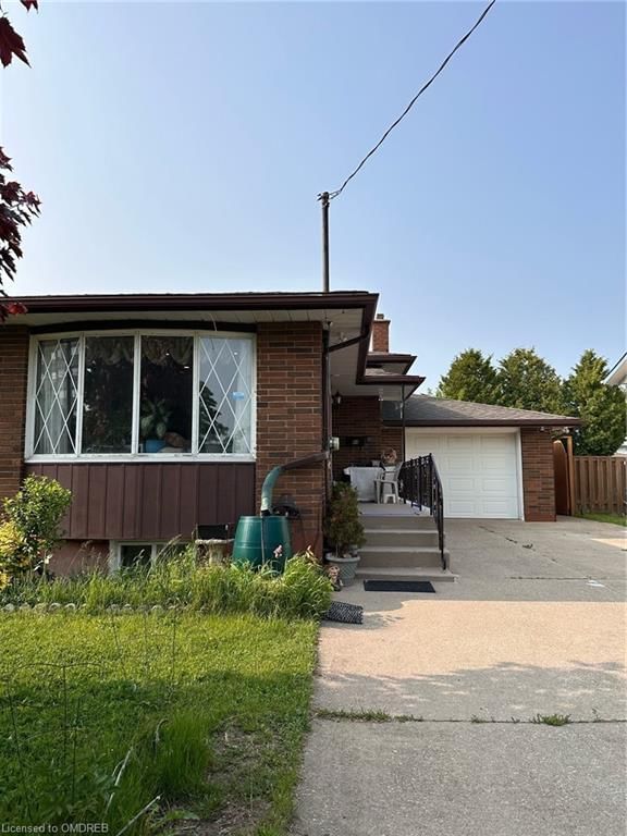 Lower Level - 89 Roehampton Avenue
