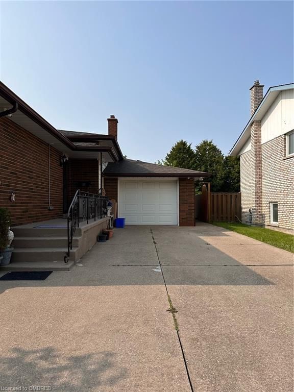 Lower Level - 89 Roehampton Avenue