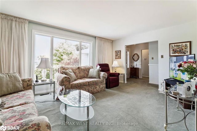27 Roskell Crescent