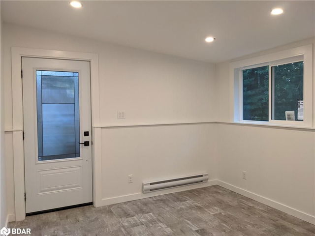 LOWER UNIT - 154 Simcoe Street