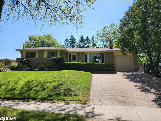 21 Meadowland Avenue