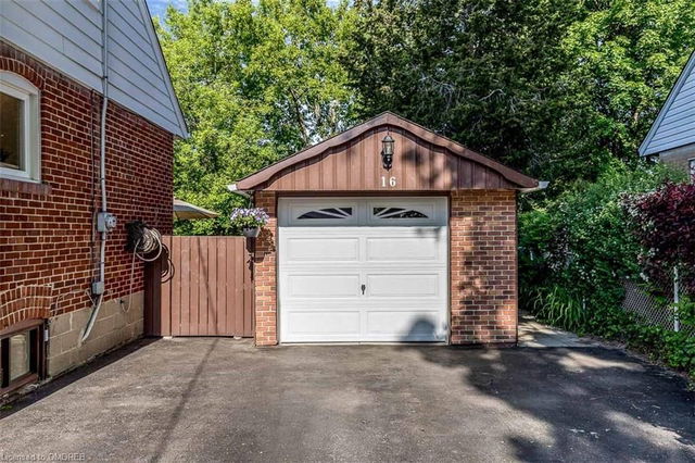 16 Meadowland Drive
