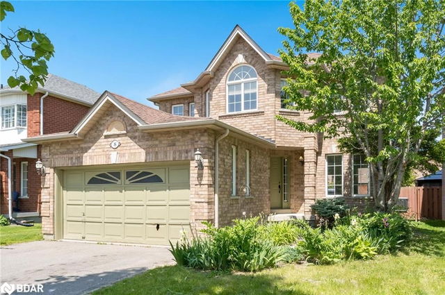8 Henderson Crescent