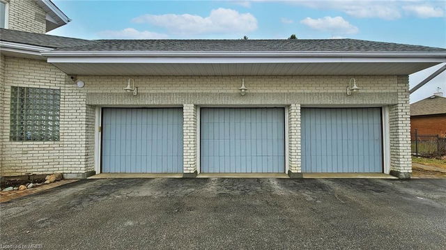 7 Grandview Crescent