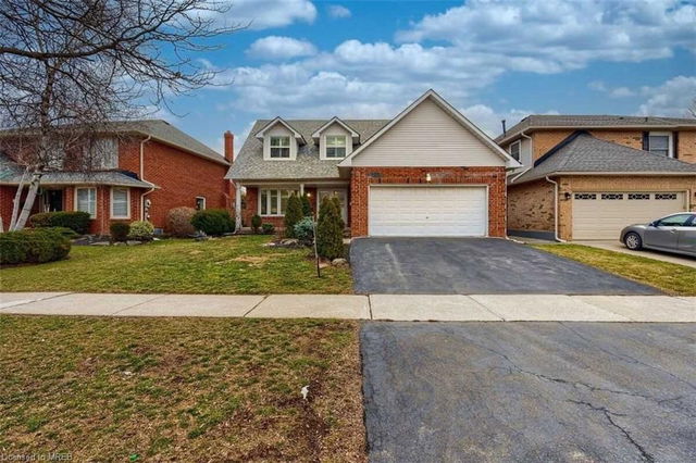 2409 Butternut Crescent