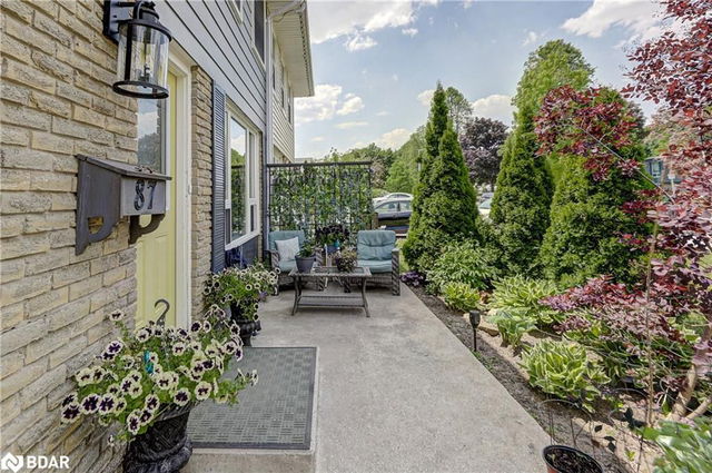 87 Daphne Crescent