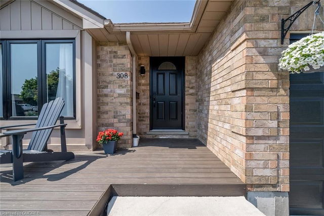 308 Tait Crescent