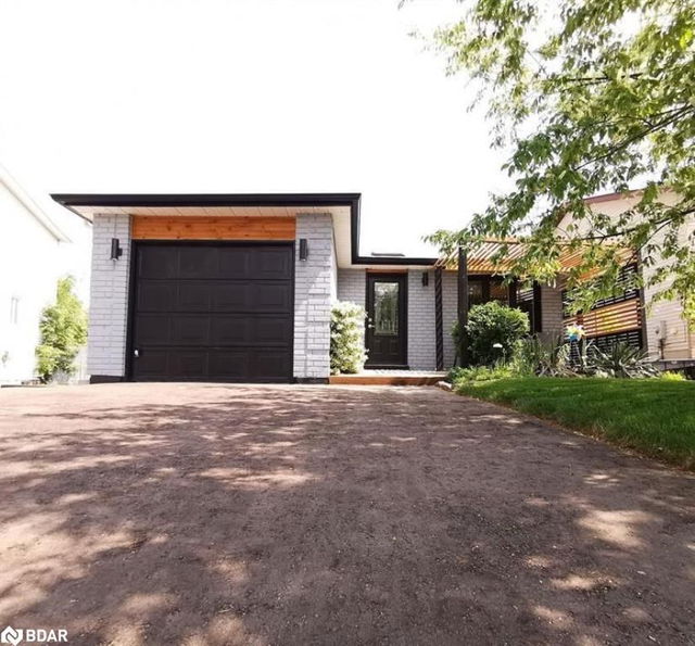 4 Mccuaig Court
