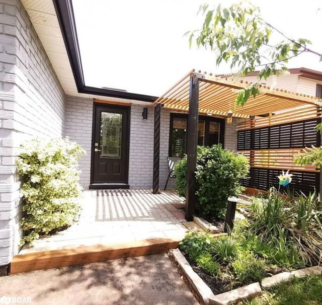4 Mccuaig Court