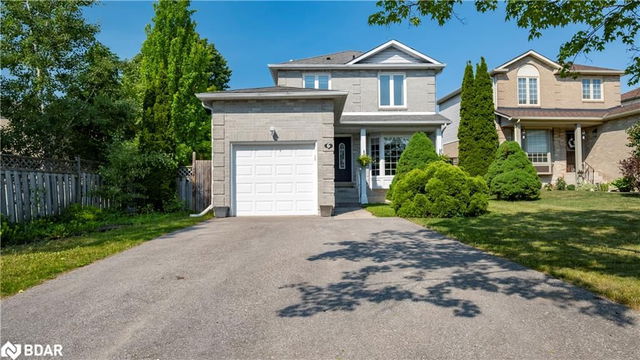 6 Grasett Crescent