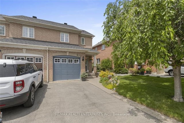 913 Tambourine Terrace