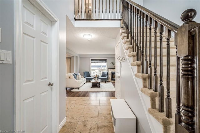 25 Stoneglen Way