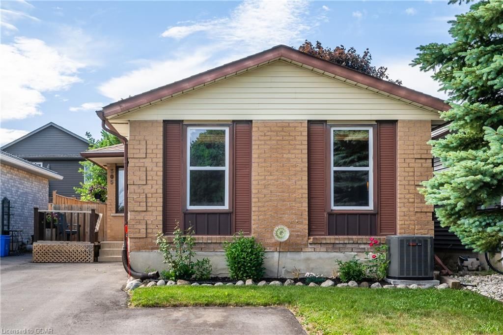 Single Family Residence sold at 305 Strathallan Street, Fergus, ON, N1M 3L6 - Fergus - MLS: 40443198