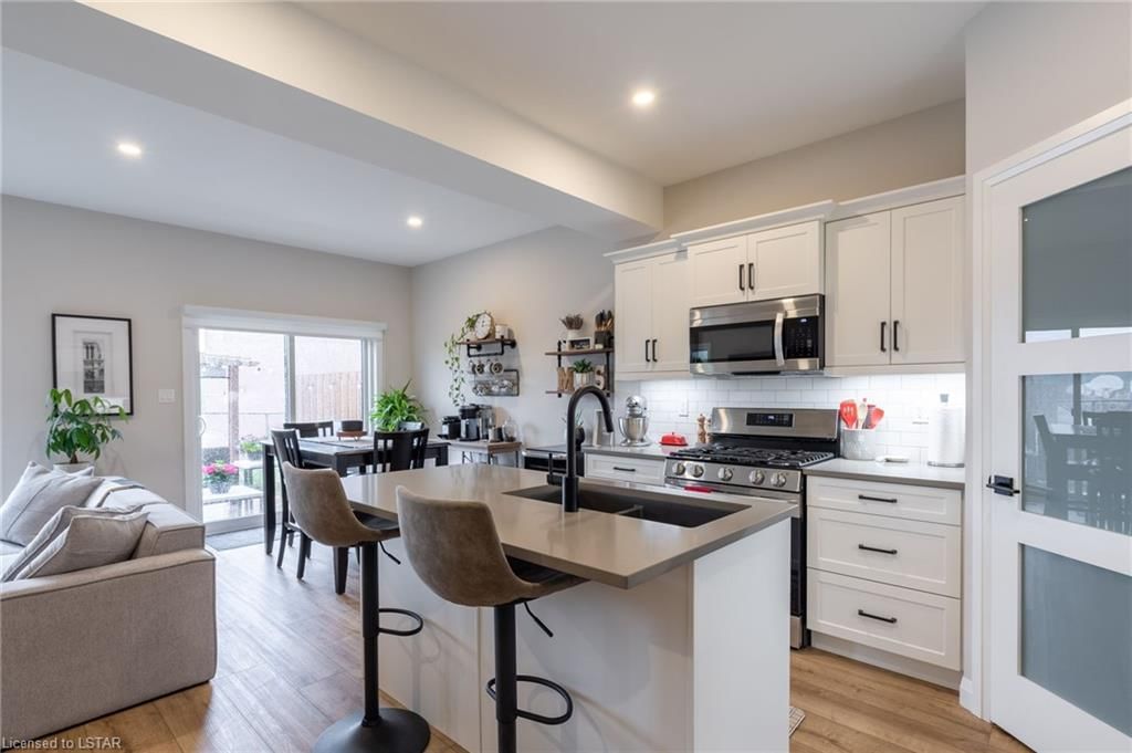 Row/Townhouse sold at 9-17 Nicholson Street, Lucan, ON, N0M 2J0 - Lucan - MLS: 40446103