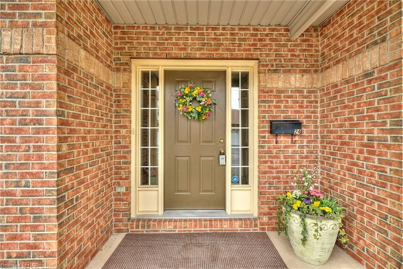 24 - 5595 Drummond Road
