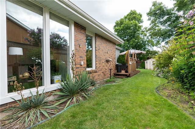7 Longbourne Crescent