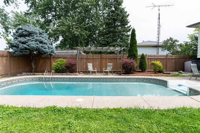39 Huntley Crescent
