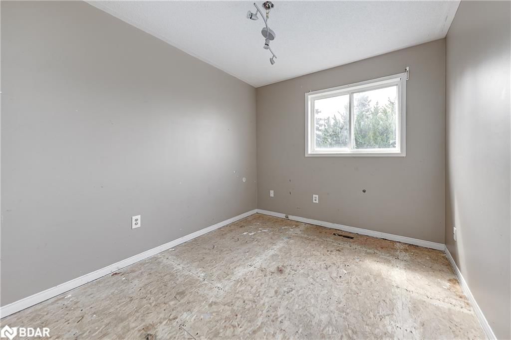 Row/Townhouse sold at 148 Pickett Crescent, Barrie, ON, L4N 8B9 - Painswick - MLS: 40465053