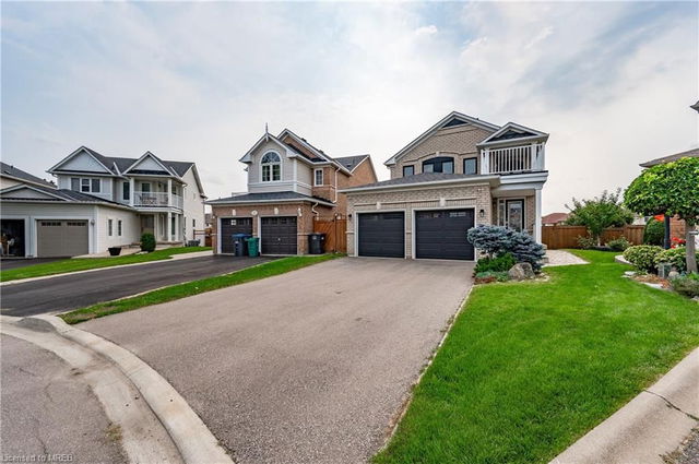 12 Hayloft Court