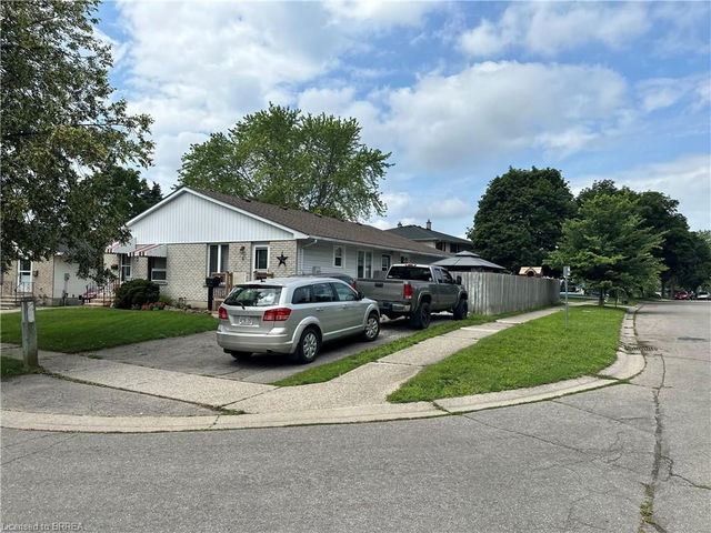 2 Debby Crescent