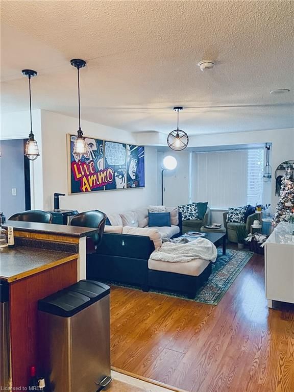 1115 - 39 Oneida Crescent